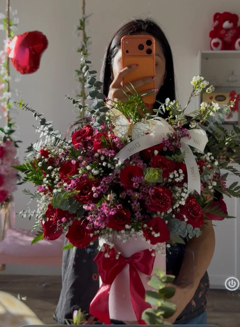 La Belle Box — Wildflower Luxury Arrangement